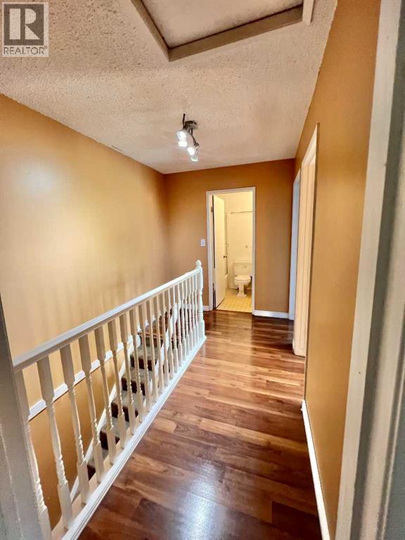 Single Family House for Sale in   Dalton Drive NW Dalhousie Calgary 