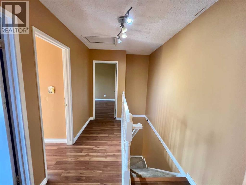 Single Family House for Sale in   Dalton Drive NW Dalhousie Calgary 