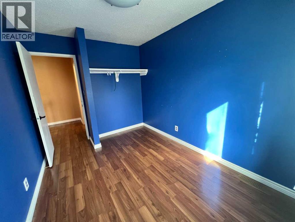 Single Family House for Sale in   Dalton Drive NW Dalhousie Calgary 