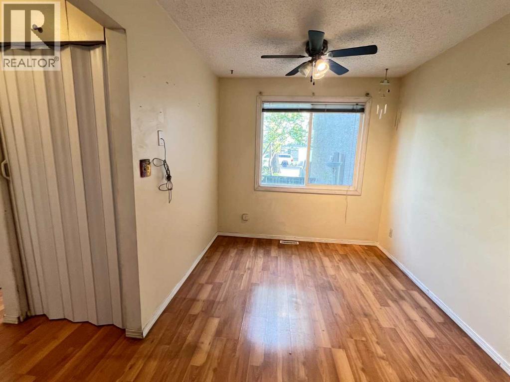 Single Family House for Sale in   Dalton Drive NW Dalhousie Calgary 