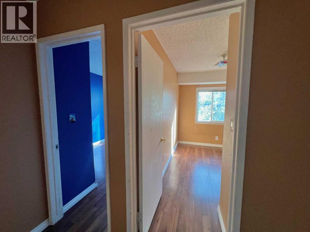 Single Family House for Sale in   Dalton Drive NW Dalhousie Calgary 