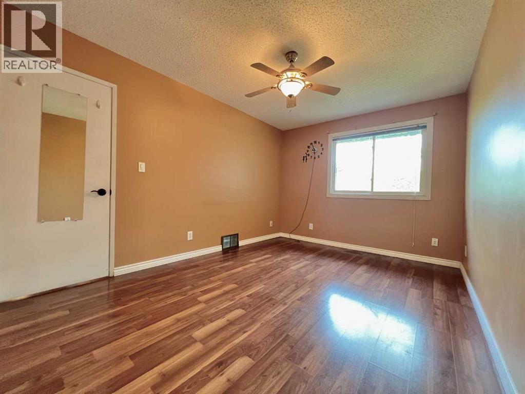 Single Family House for Sale in   Dalton Drive NW Dalhousie Calgary 
