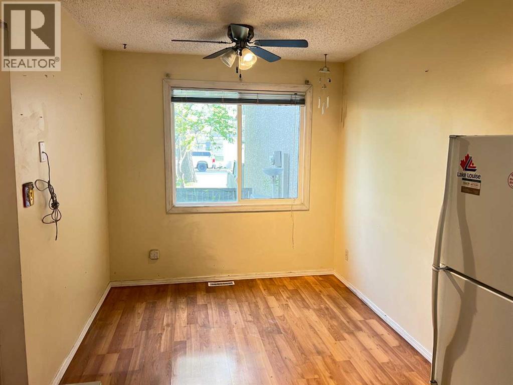 Single Family House for Sale in   Dalton Drive NW Dalhousie Calgary 