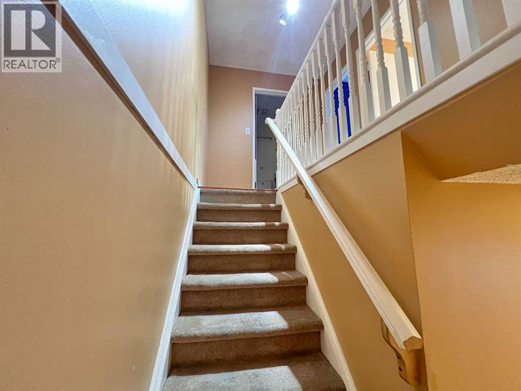 Single Family House for Sale in   Dalton Drive NW Dalhousie Calgary 