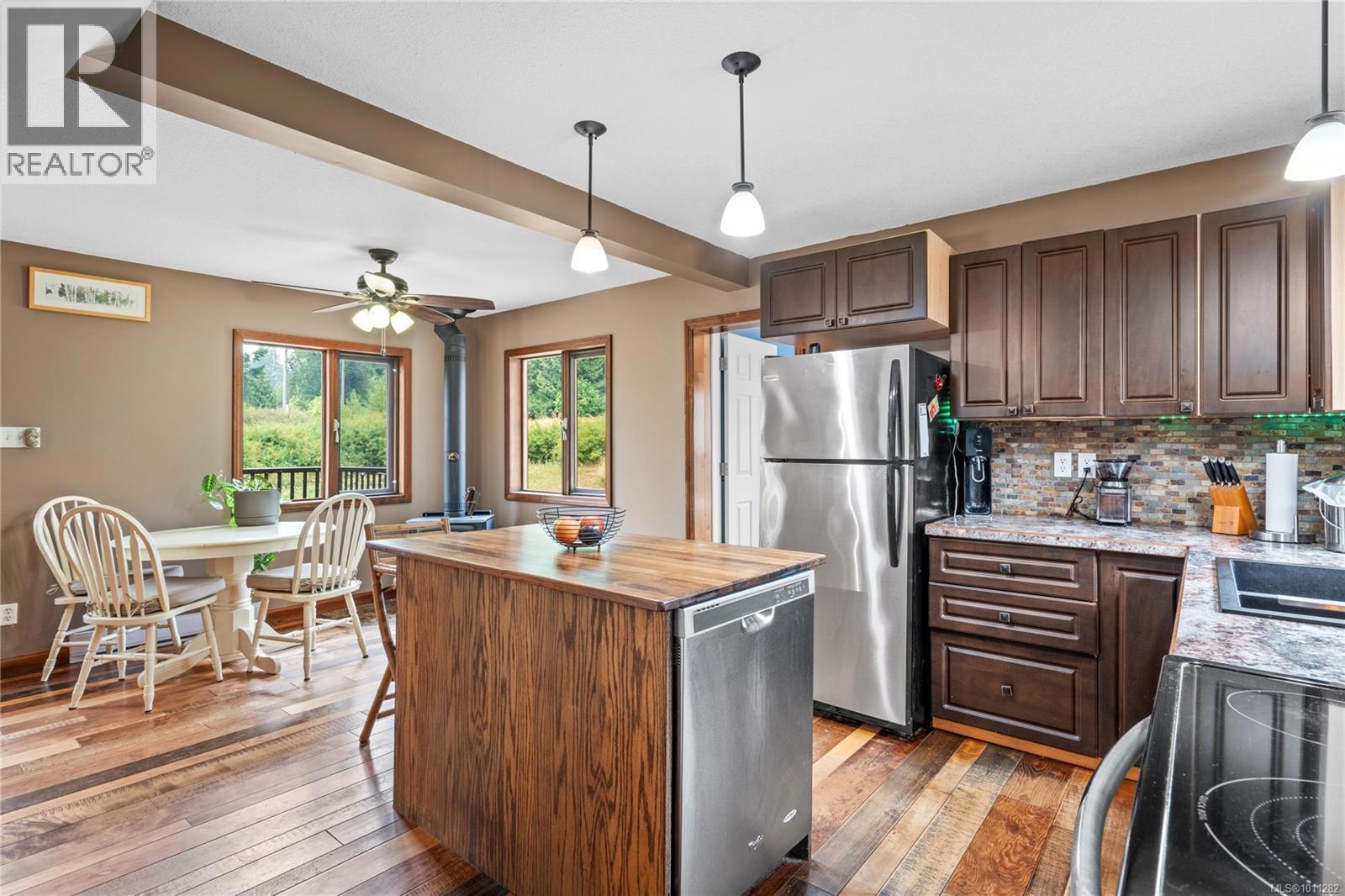 Photo 13 of 2975 Thorpe Rd, Qualicum Beach BC