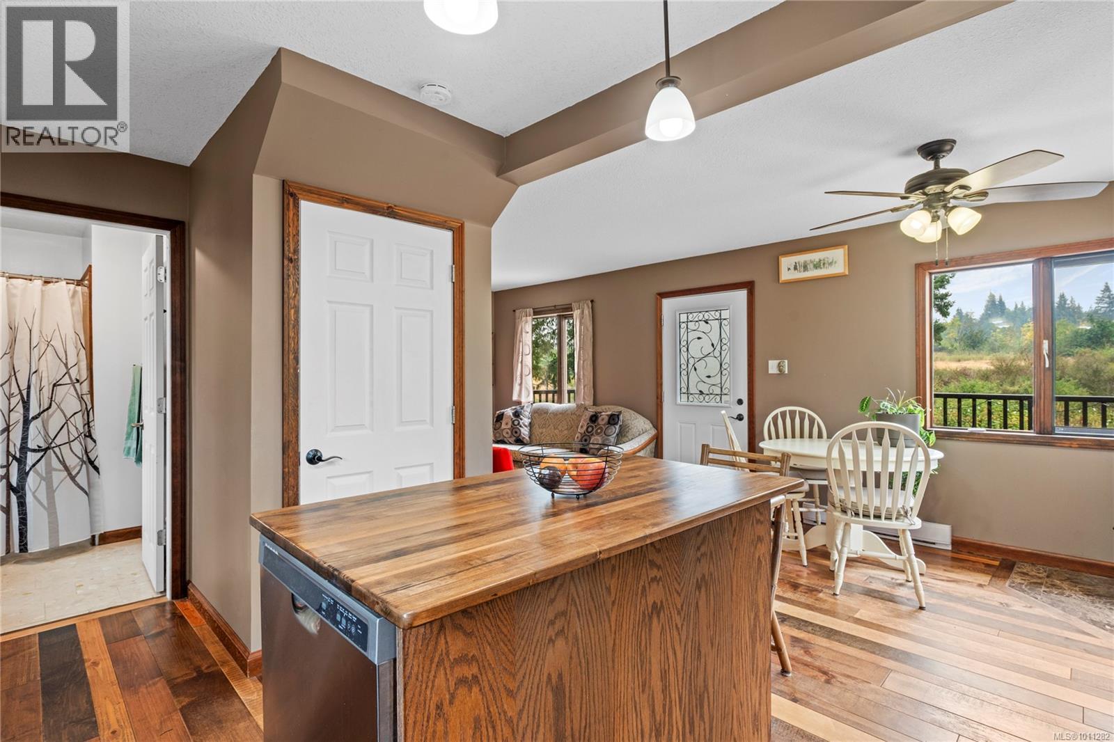 Photo 15 of 2975 Thorpe Rd, Qualicum Beach BC