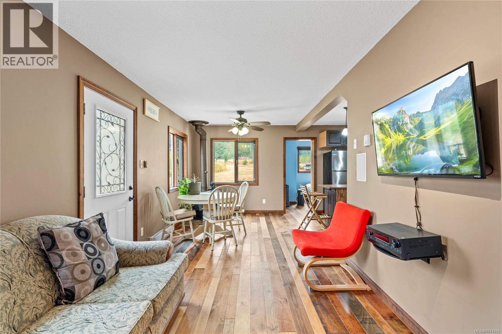 Photo 5 of 2975 Thorpe Rd, Qualicum Beach BC