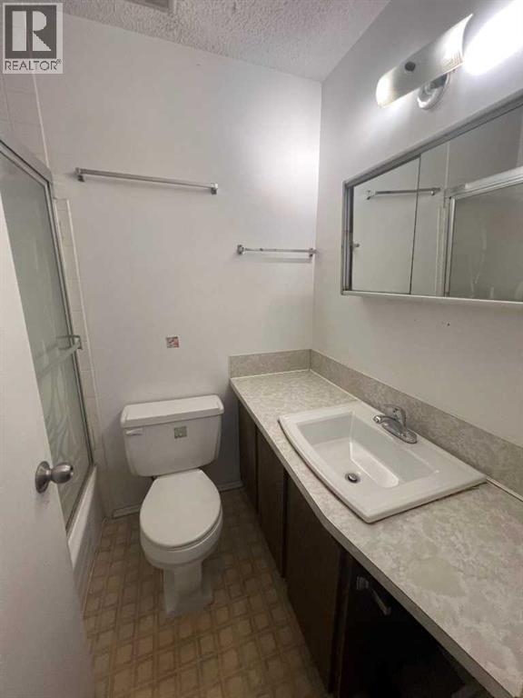 Single Family House for Sale in   Dalton Drive NW Dalhousie Calgary 