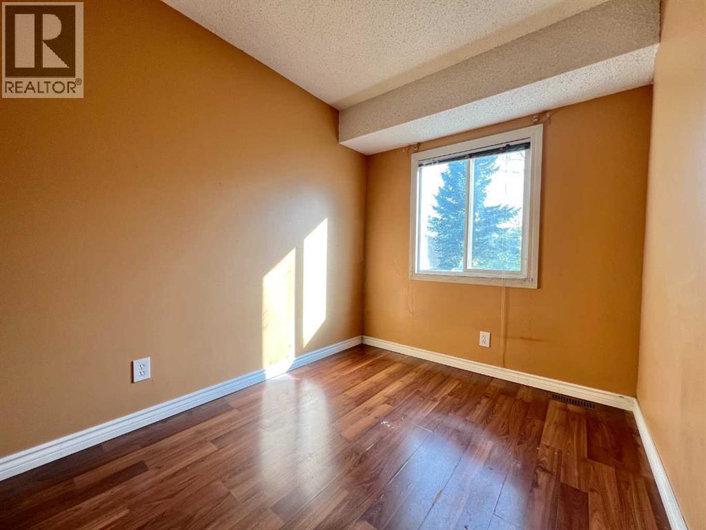 Single Family House for Sale in   Dalton Drive NW Dalhousie Calgary 