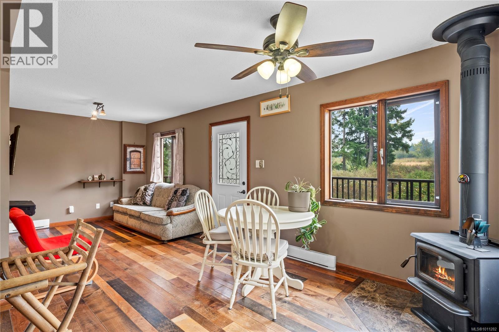 Photo 4 of 2975 Thorpe Rd, Qualicum Beach BC