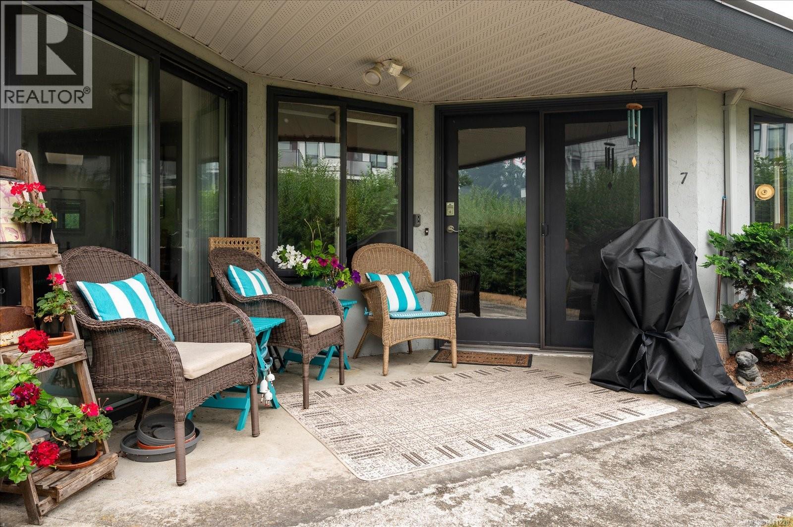 Photo 4 of 7 219 Bagshaw St, Parksville BC
