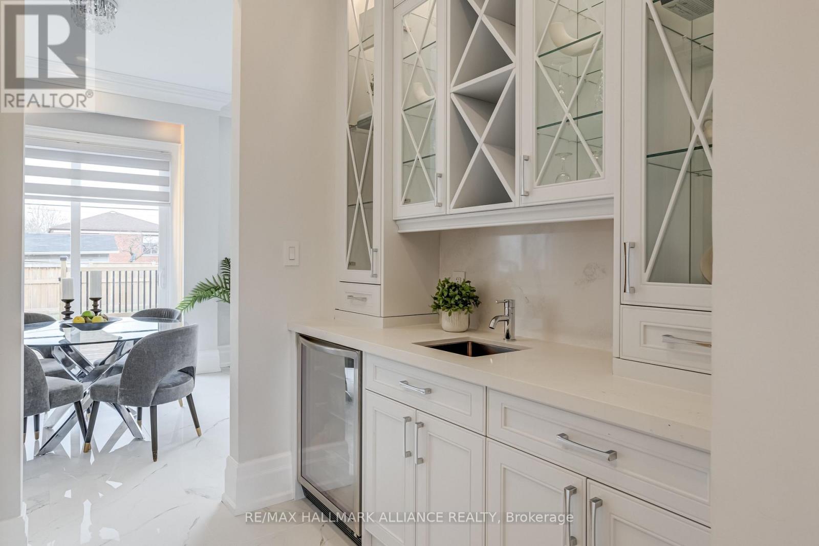 Photo 11 of 350 Weighton Drive, Oakville ON