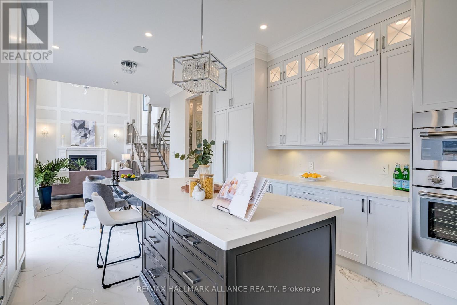 Photo 17 of 350 Weighton Drive, Oakville ON