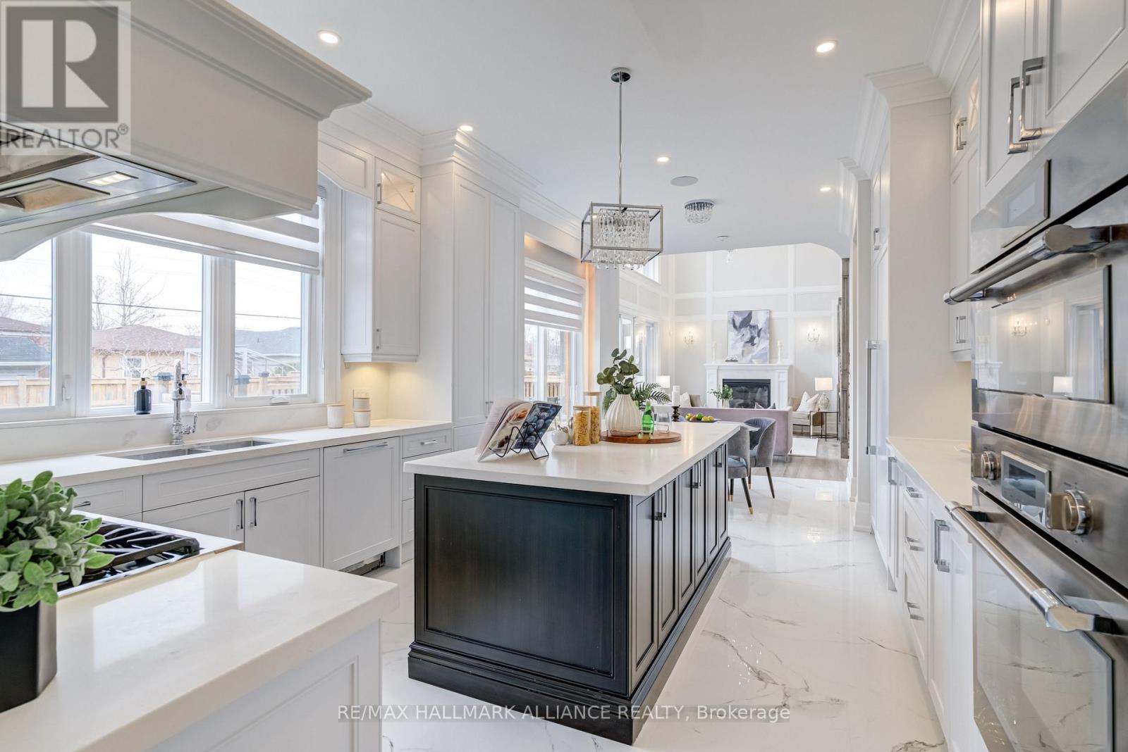 Photo 19 of 350 Weighton Drive, Oakville ON