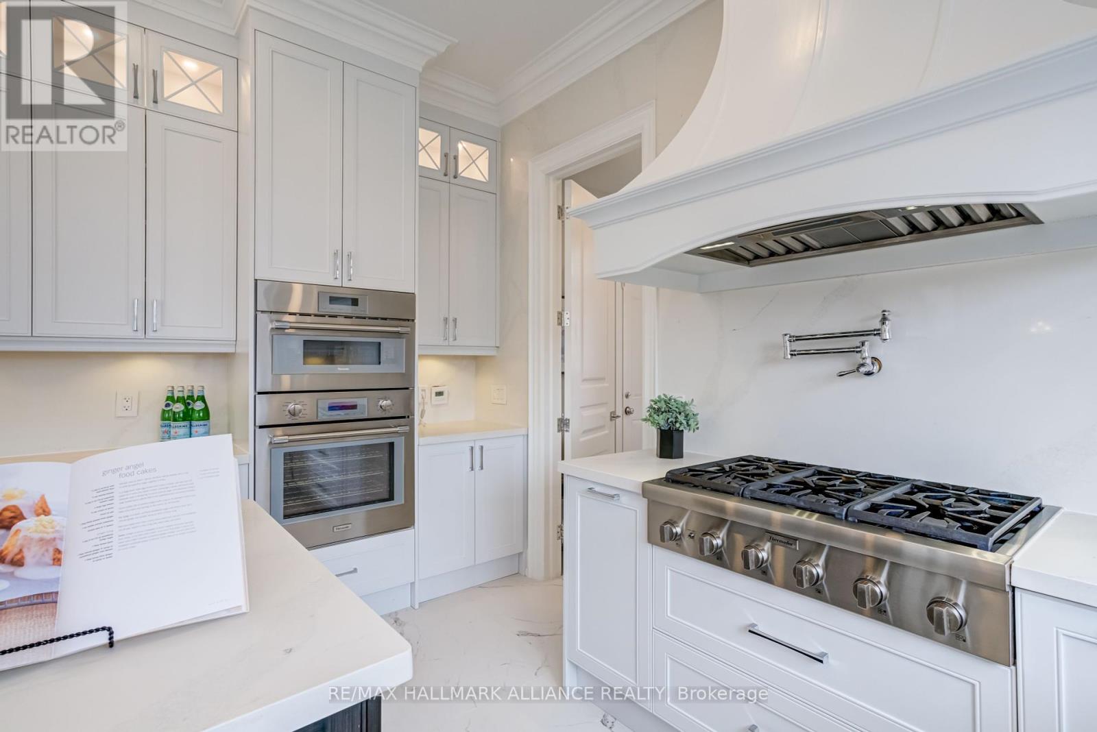Photo 20 of 350 Weighton Drive, Oakville ON