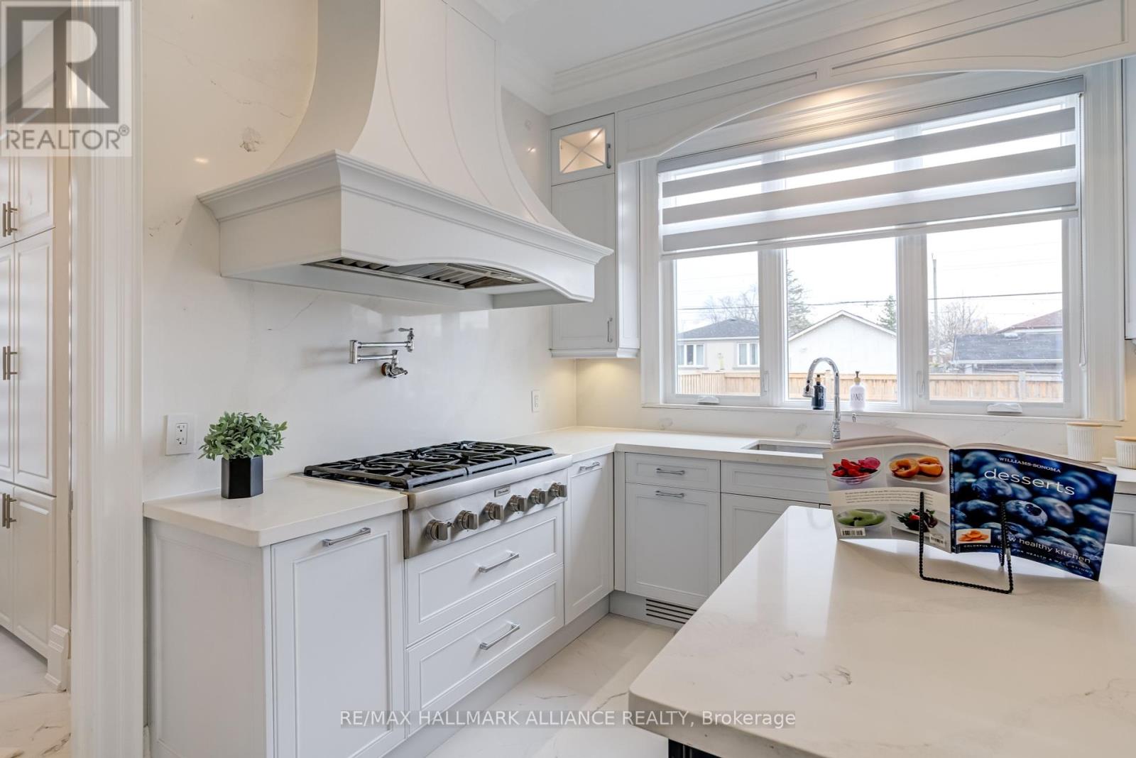 Photo 21 of 350 Weighton Drive, Oakville ON