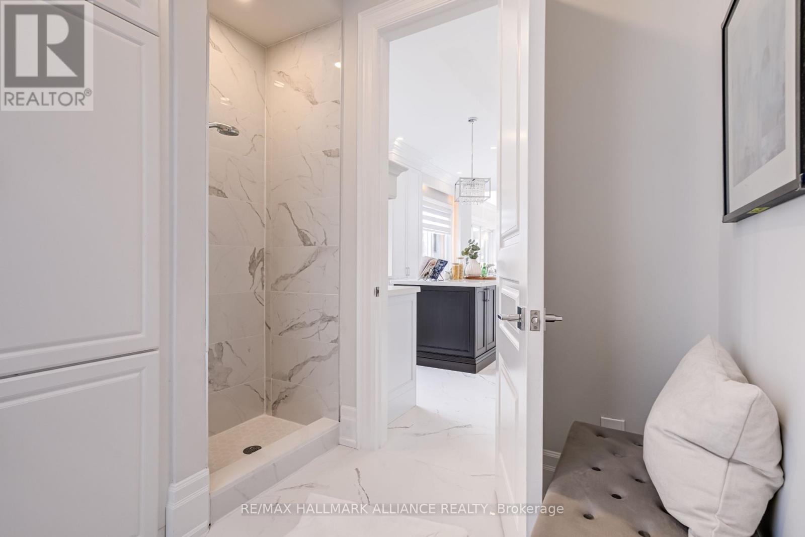 Photo 22 of 350 Weighton Drive, Oakville ON
