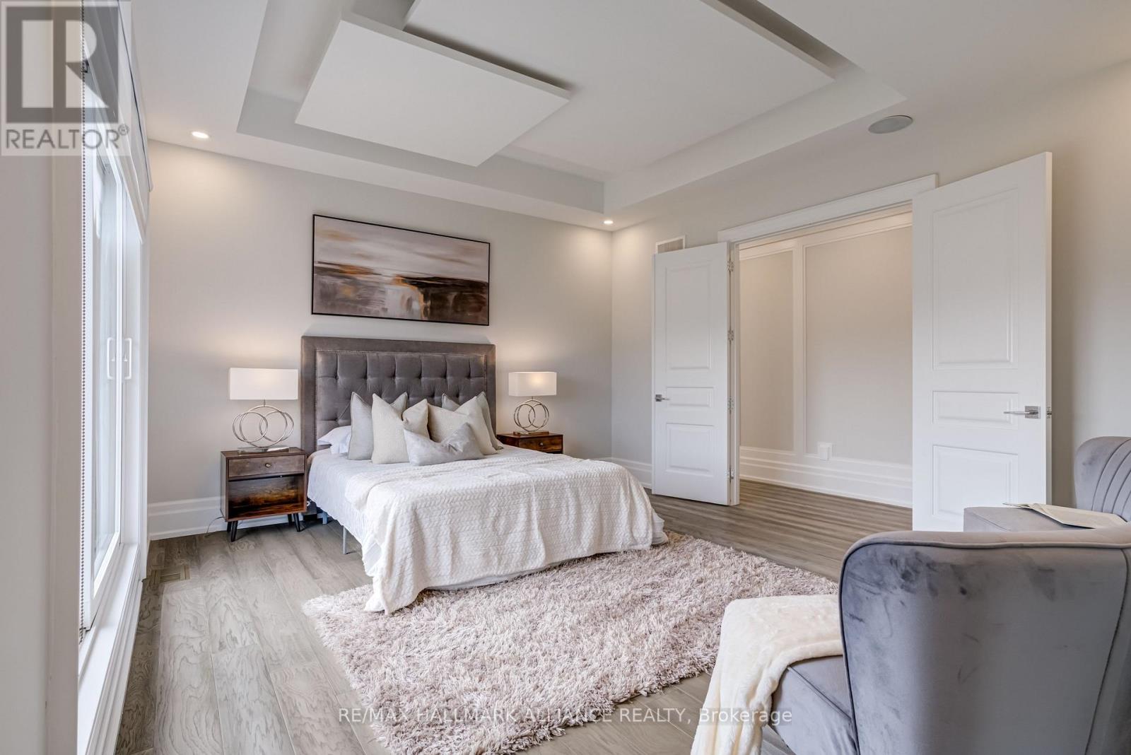 Photo 29 of 350 Weighton Drive, Oakville ON