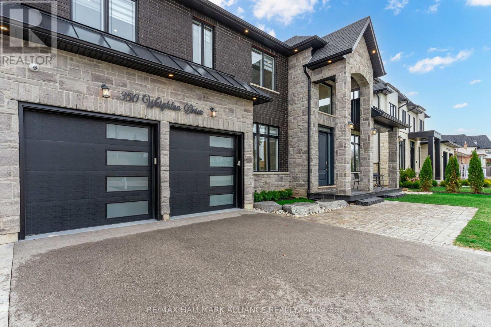 Photo 3 of 350 Weighton Drive, Oakville ON