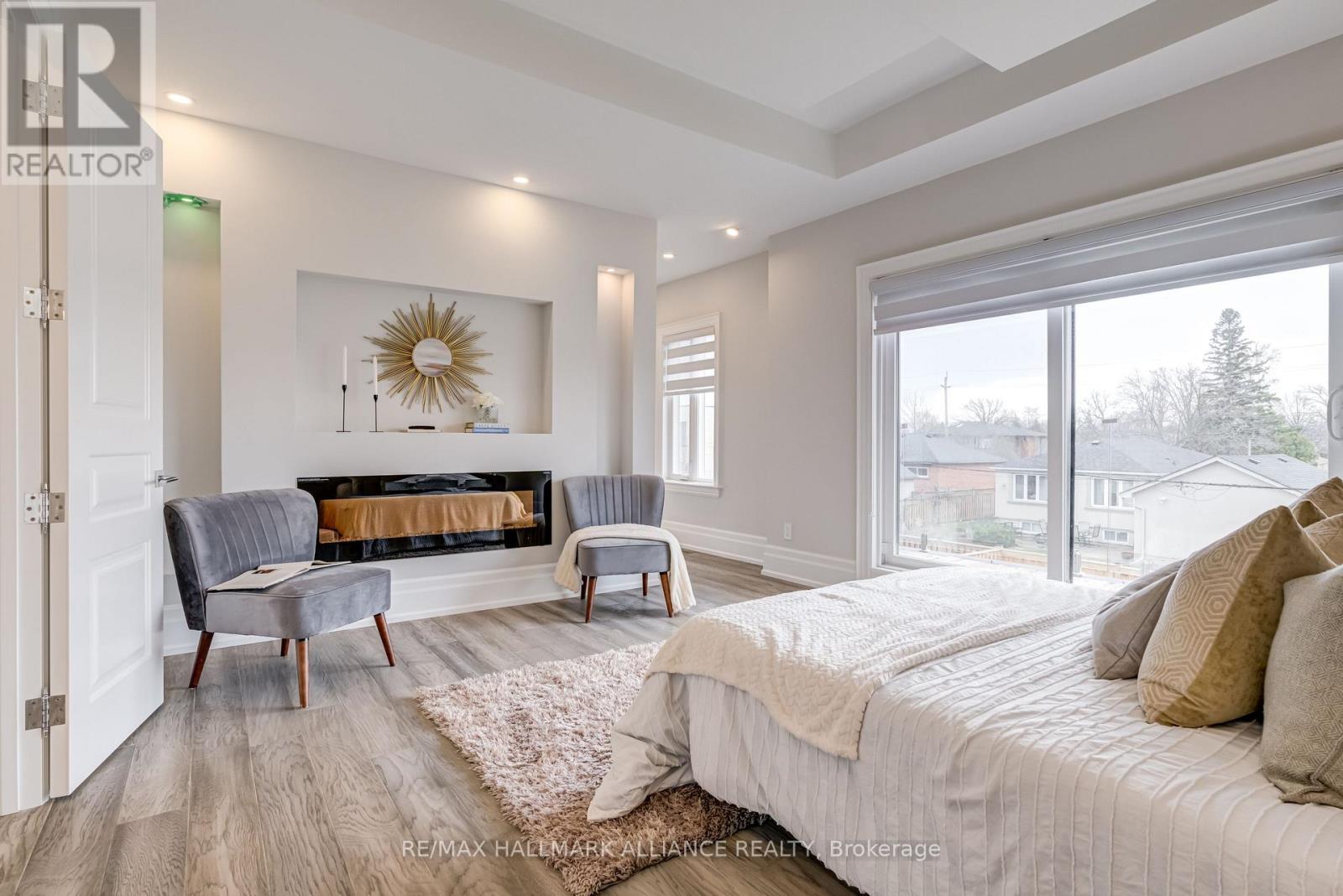 Photo 30 of 350 Weighton Drive, Oakville ON