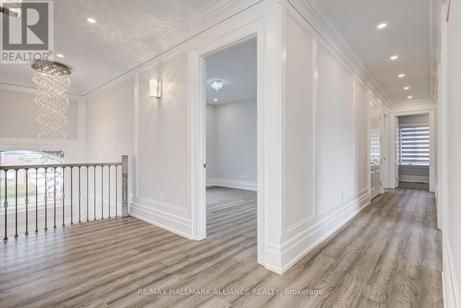 Photo 33 of 350 Weighton Drive, Oakville ON