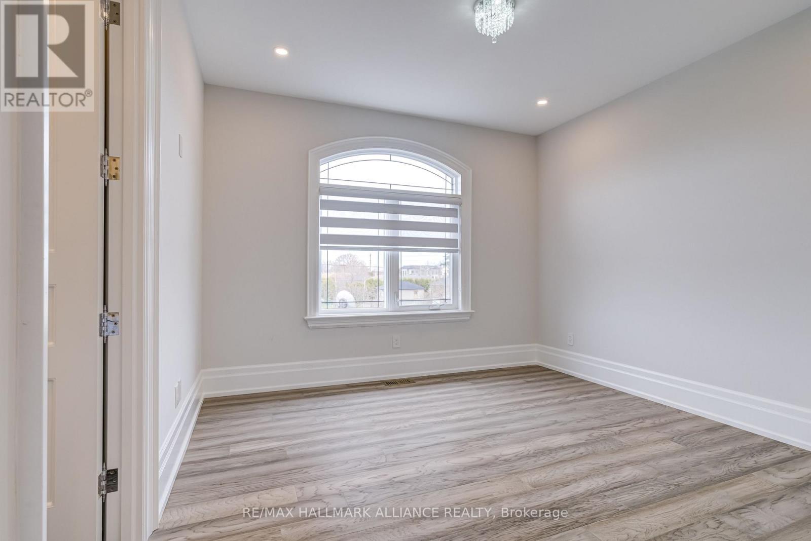 Photo 34 of 350 Weighton Drive, Oakville ON