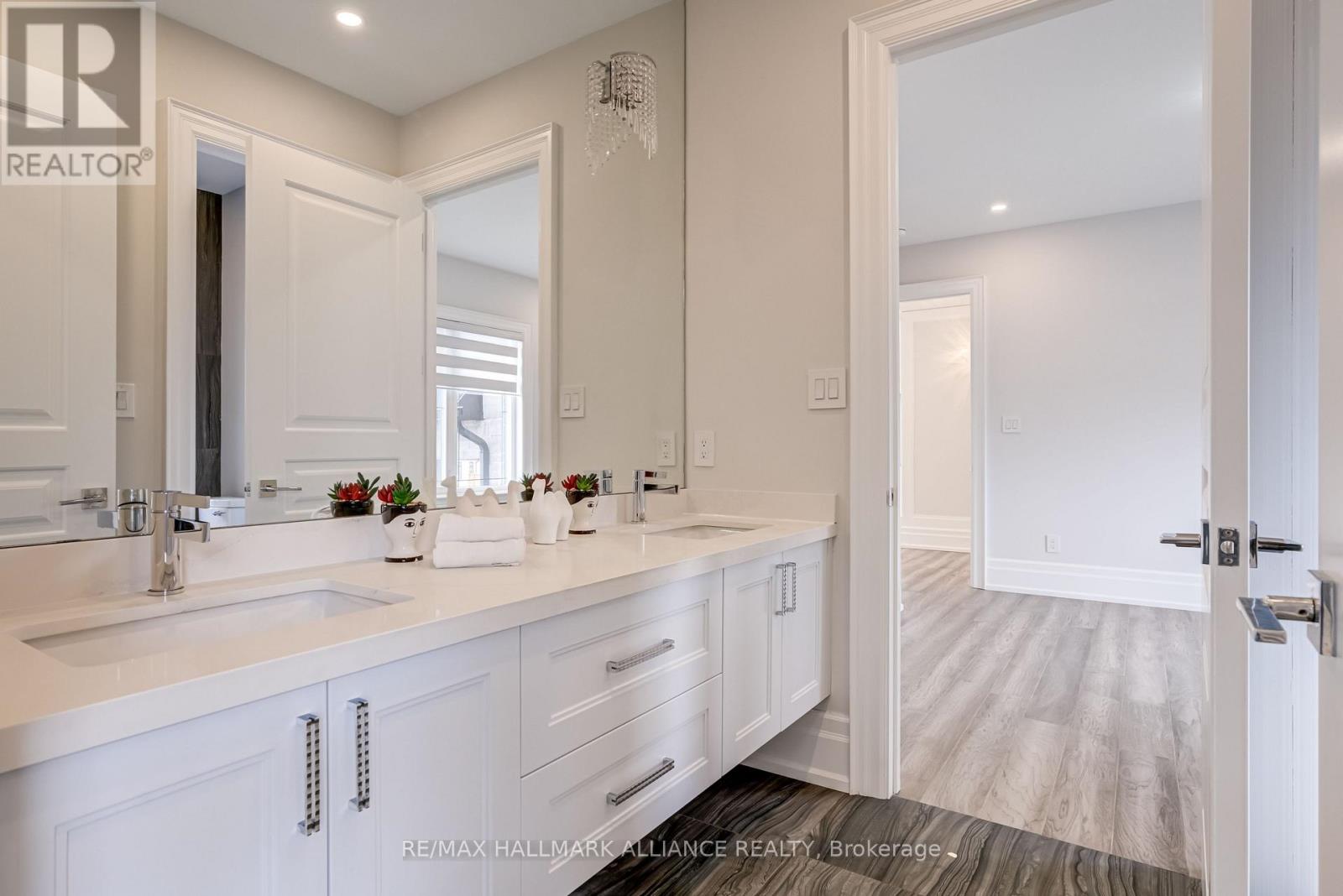 Photo 35 of 350 Weighton Drive, Oakville ON
