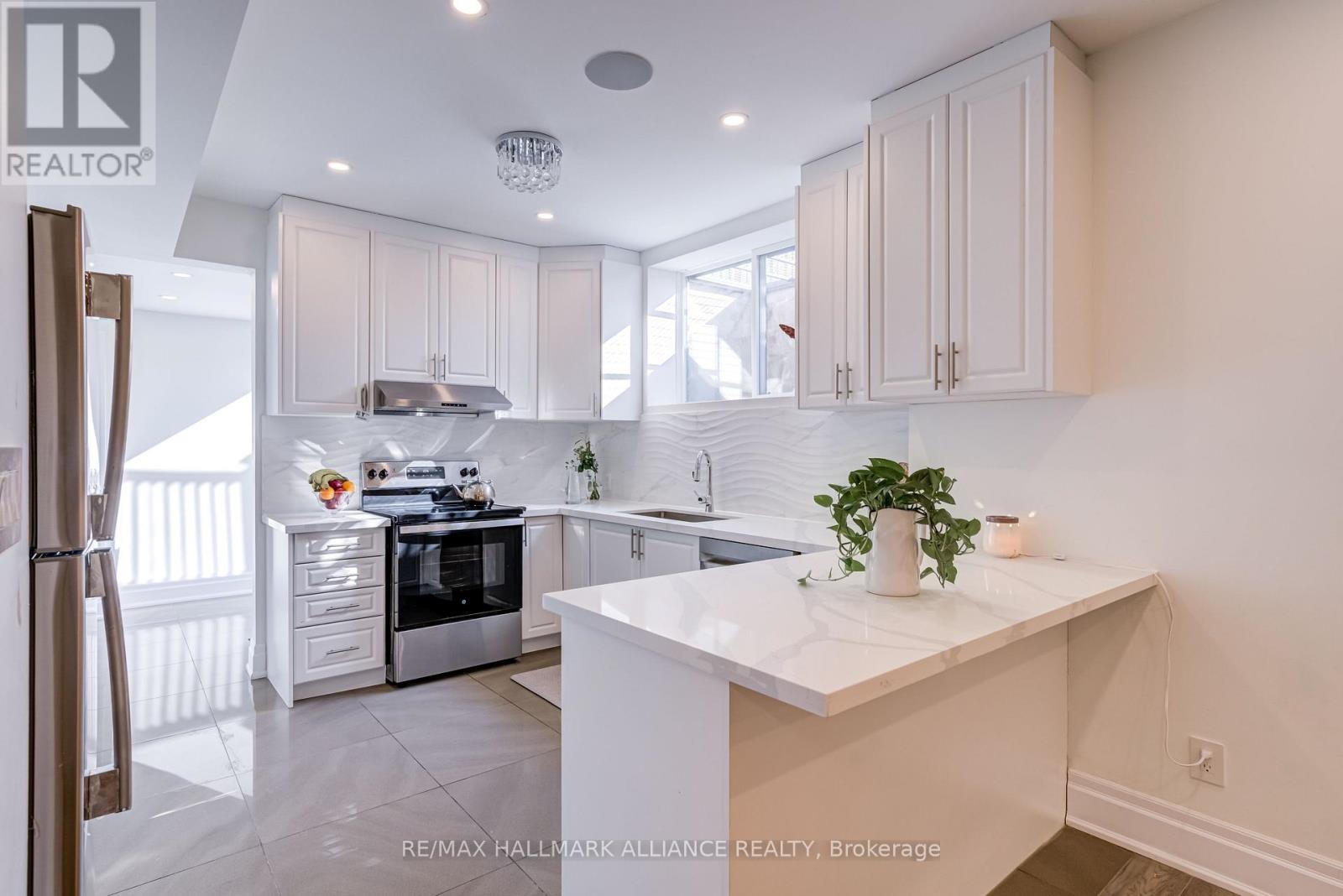 Photo 40 of 350 Weighton Drive, Oakville ON