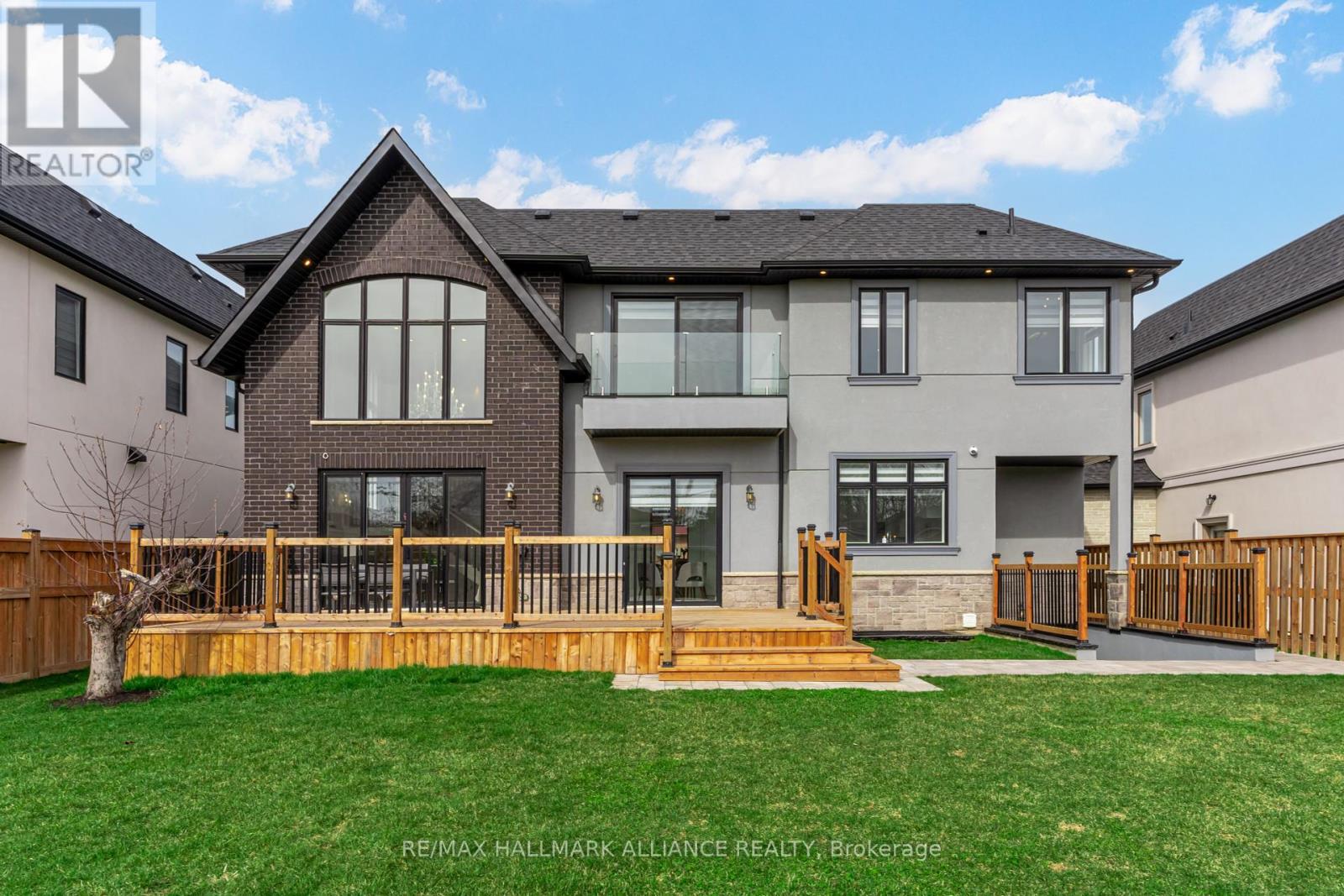 Photo 42 of 350 Weighton Drive, Oakville ON
