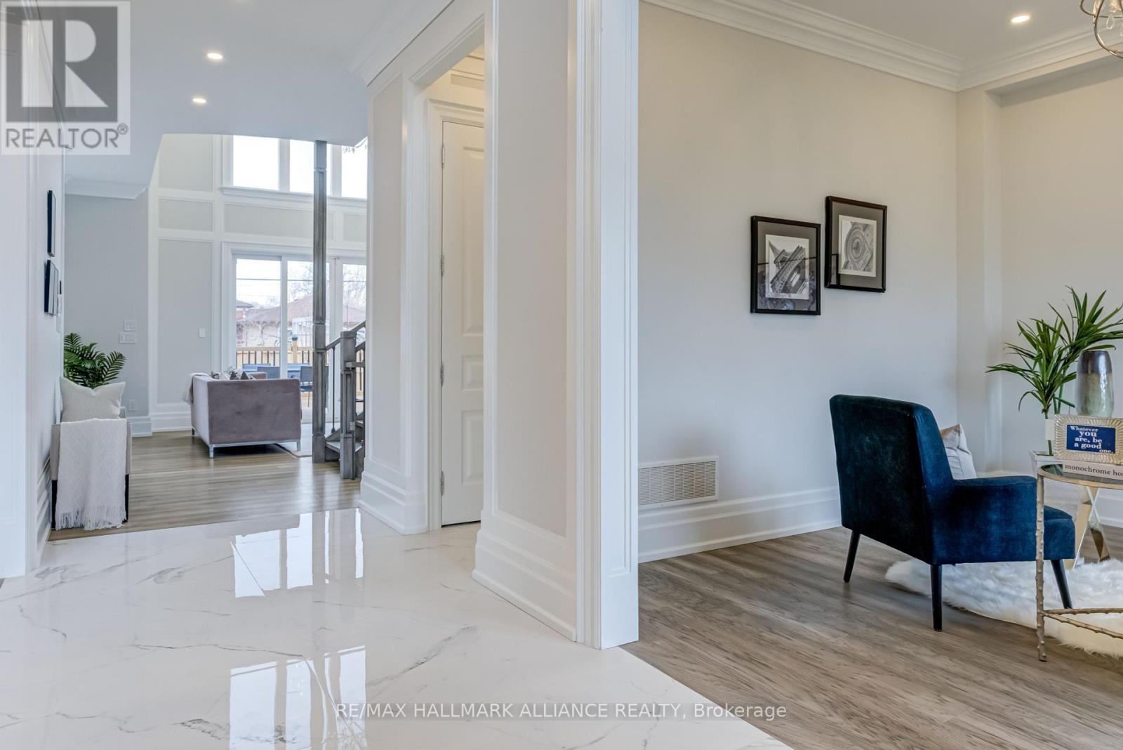 Photo 5 of 350 Weighton Drive, Oakville ON