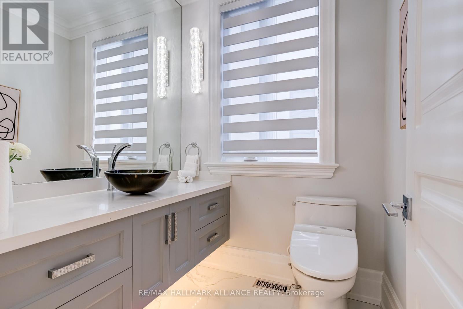 Photo 7 of 350 Weighton Drive, Oakville ON