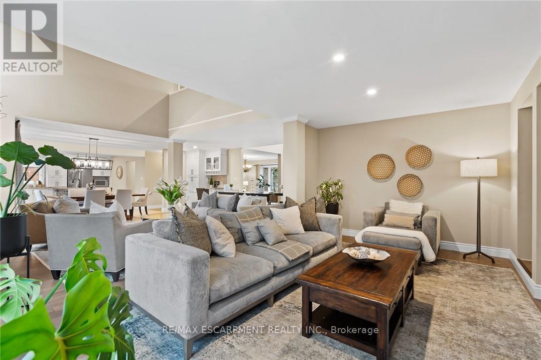 Photo 10 of 1103 Crofton Way, Burlington ON