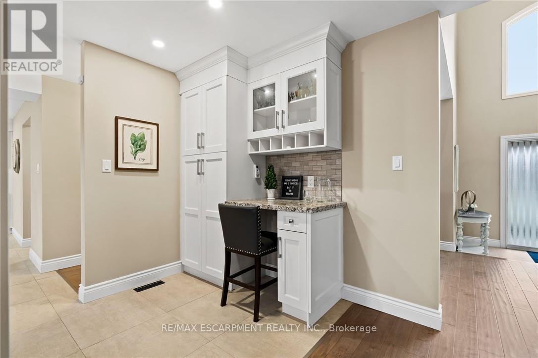 Photo 16 of 1103 Crofton Way, Burlington ON