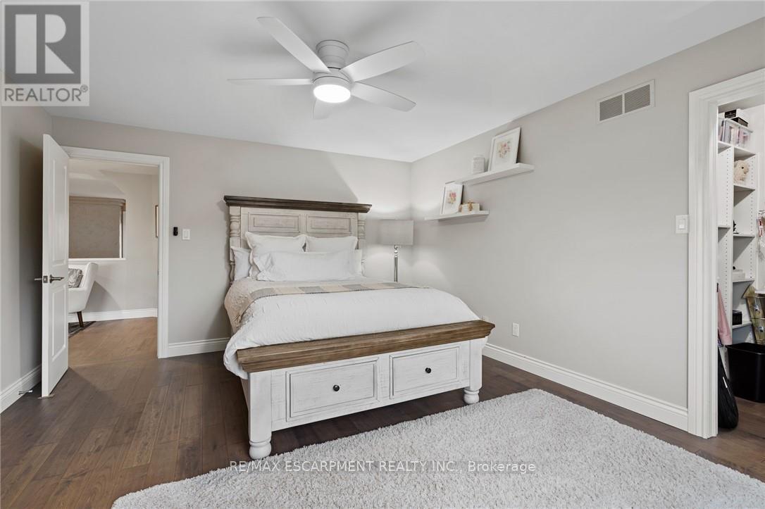 Photo 31 of 1103 Crofton Way, Burlington ON