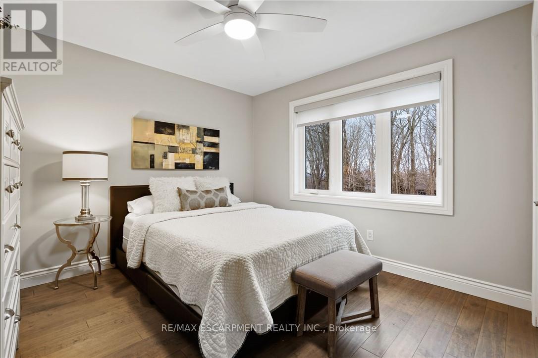 Photo 33 of 1103 Crofton Way, Burlington ON