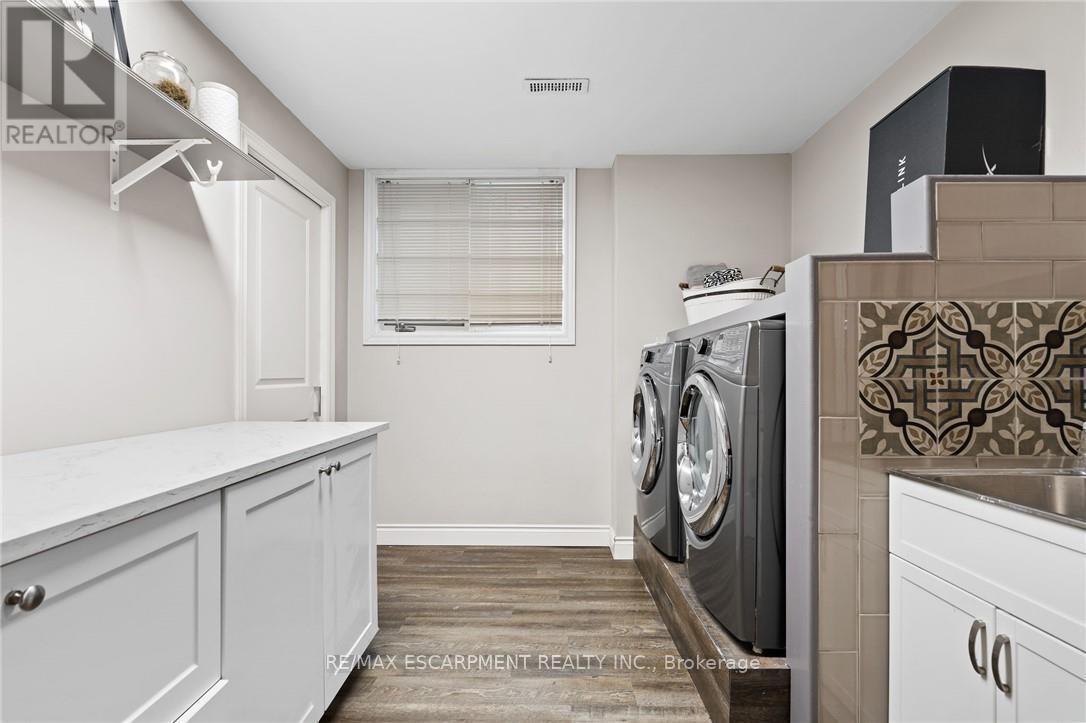 Photo 35 of 1103 Crofton Way, Burlington ON