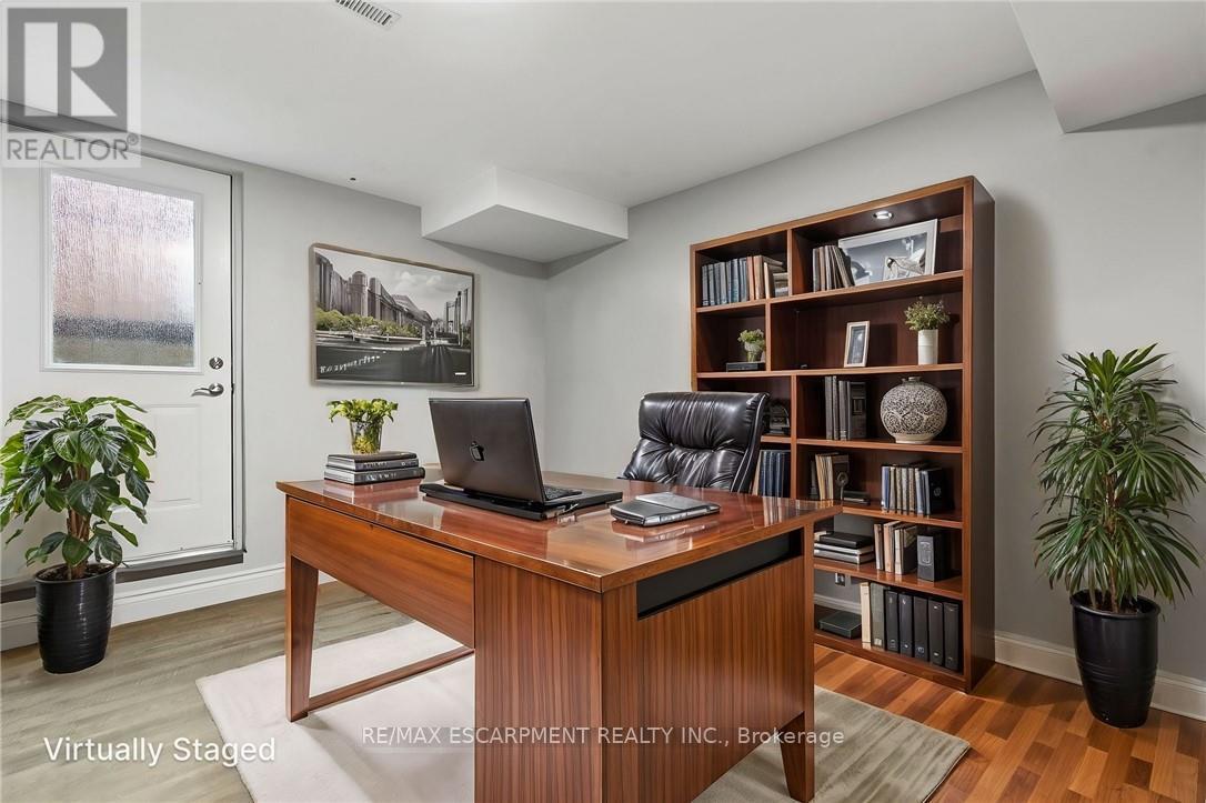 Photo 38 of 1103 Crofton Way, Burlington ON