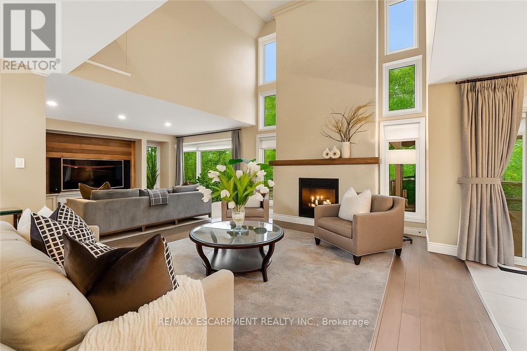 Photo 5 of 1103 Crofton Way, Burlington ON