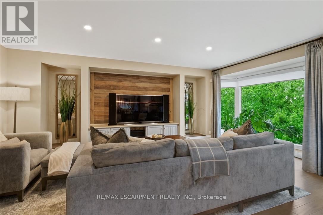 Photo 9 of 1103 Crofton Way, Burlington ON