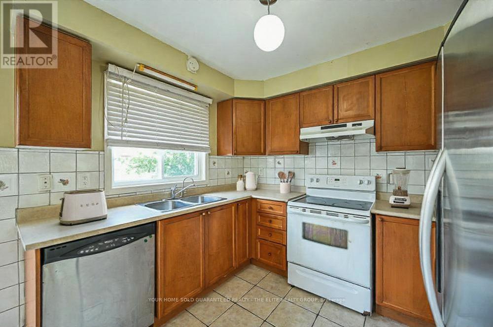 Photo 5 of 73 Botavia Downs Drive, Brampton ON