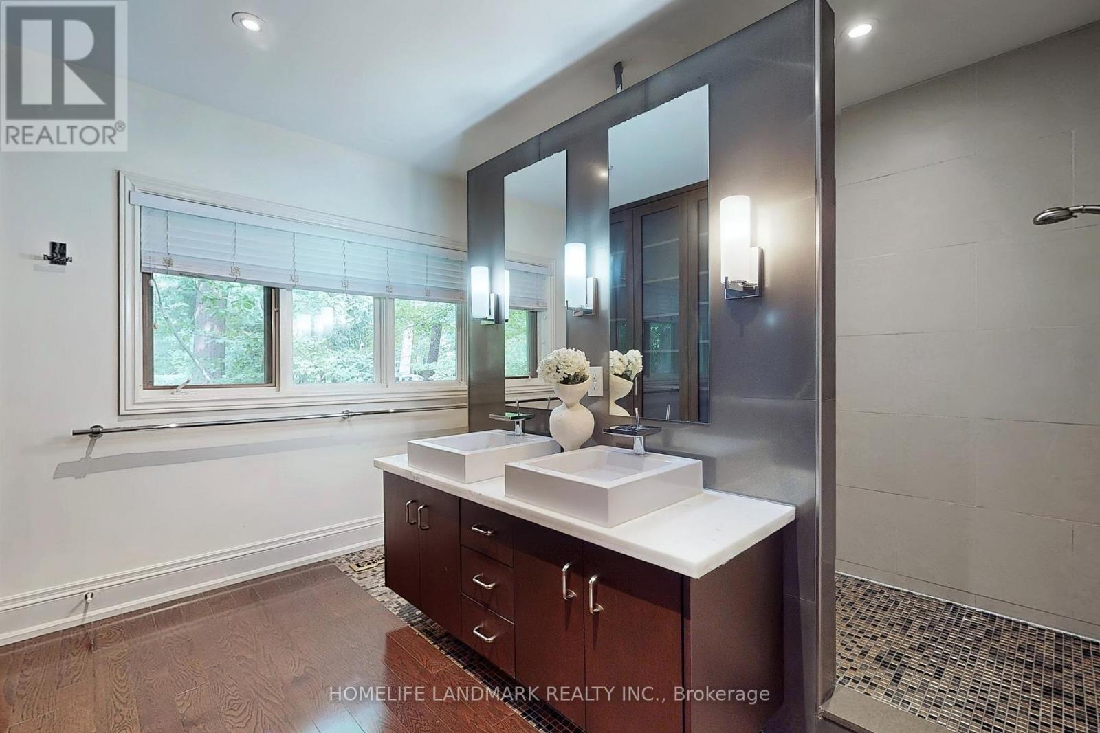 Photo 23 of 1558 Spring Road, Mississauga ON