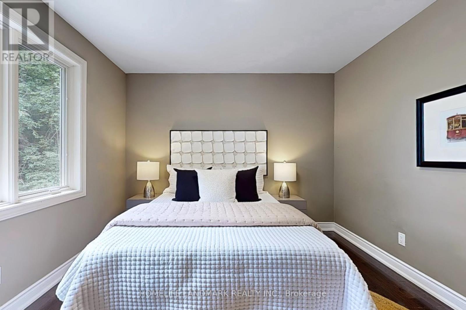 Photo 32 of 1558 Spring Road, Mississauga ON
