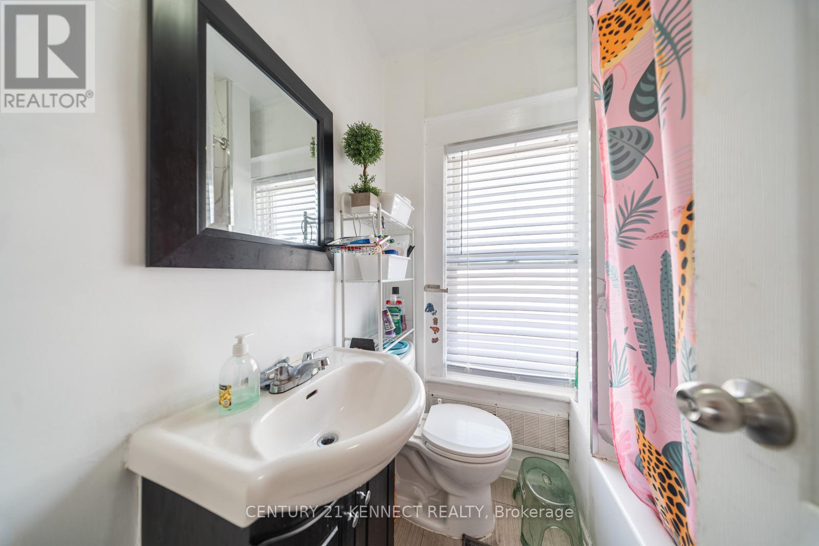 Photo 2 of 4475 4477 Hiram Street, Niagara Falls ON