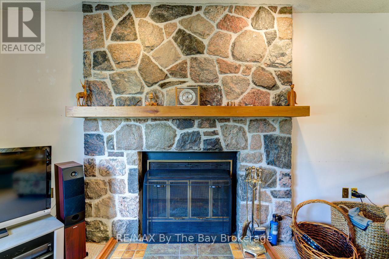 Photo 18 of 8223 30 31 Side Road, Clearview ON