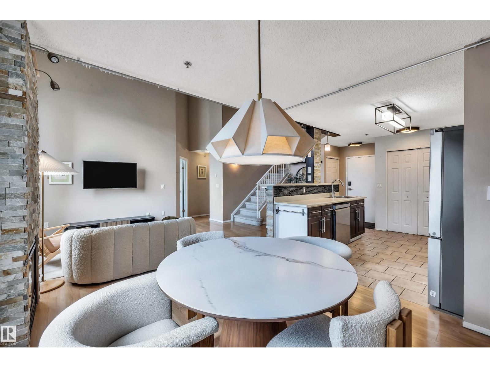 Photo 10 of 31 10331 106 St Nw, Edmonton AB