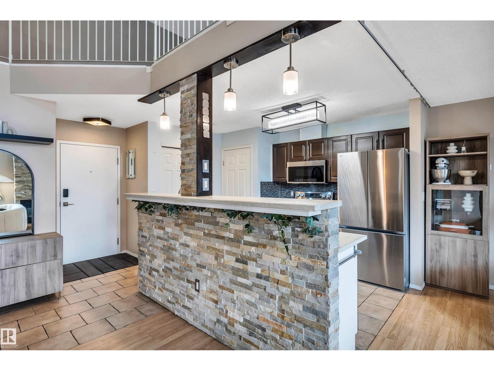 Photo 11 of 31 10331 106 St Nw, Edmonton AB