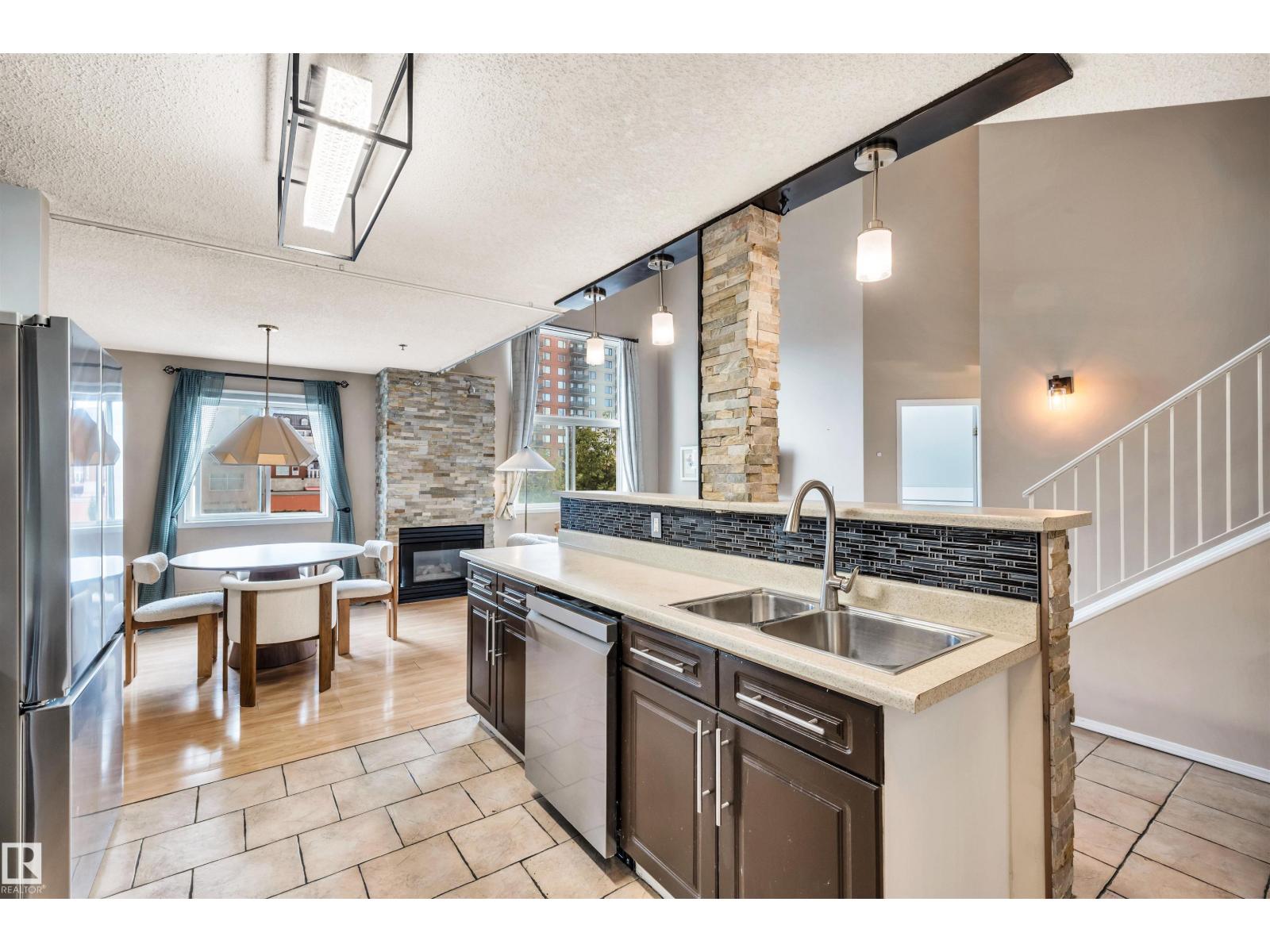 Photo 13 of 31 10331 106 St Nw, Edmonton AB