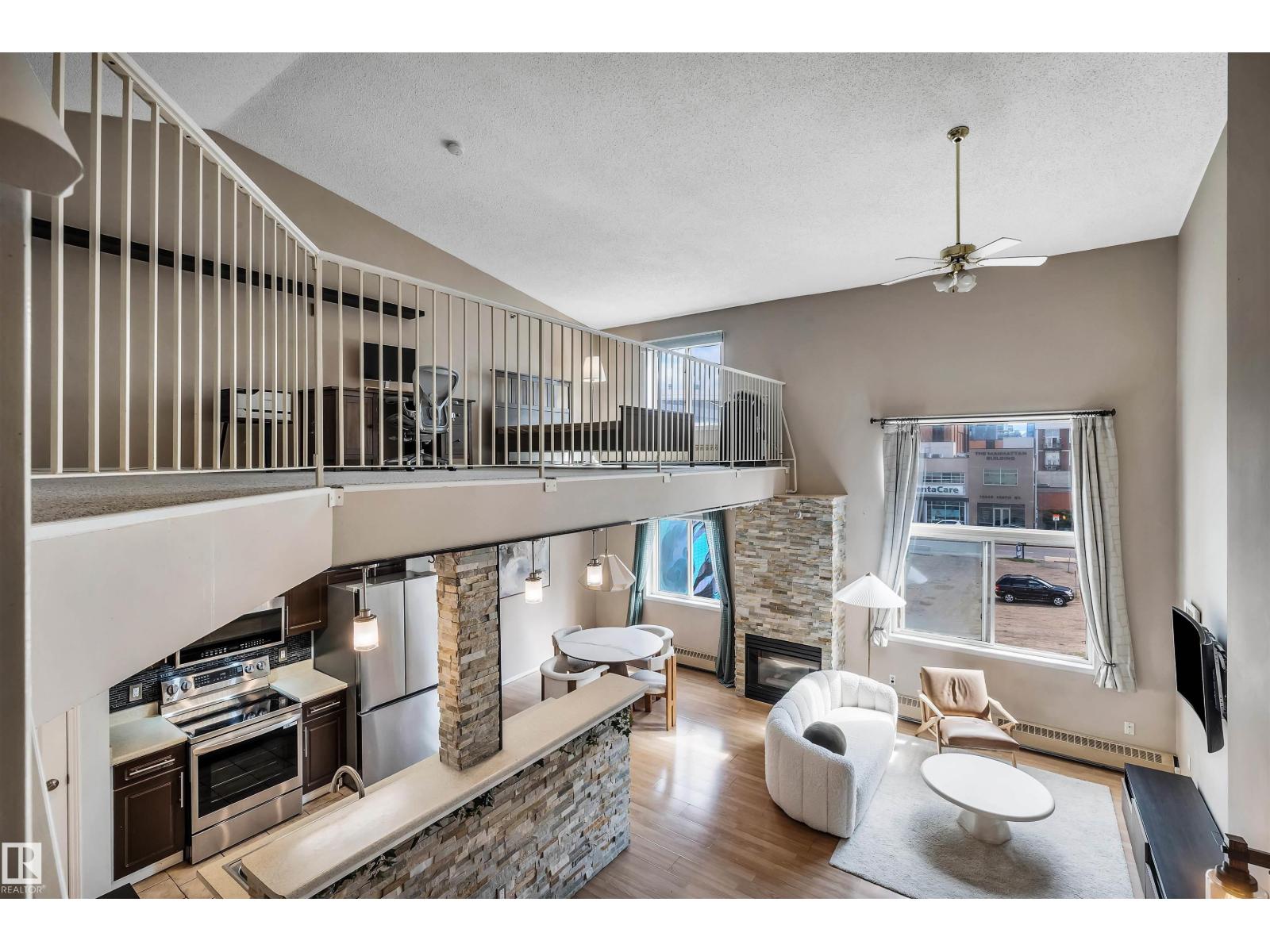 Photo 20 of 31 10331 106 St Nw, Edmonton AB