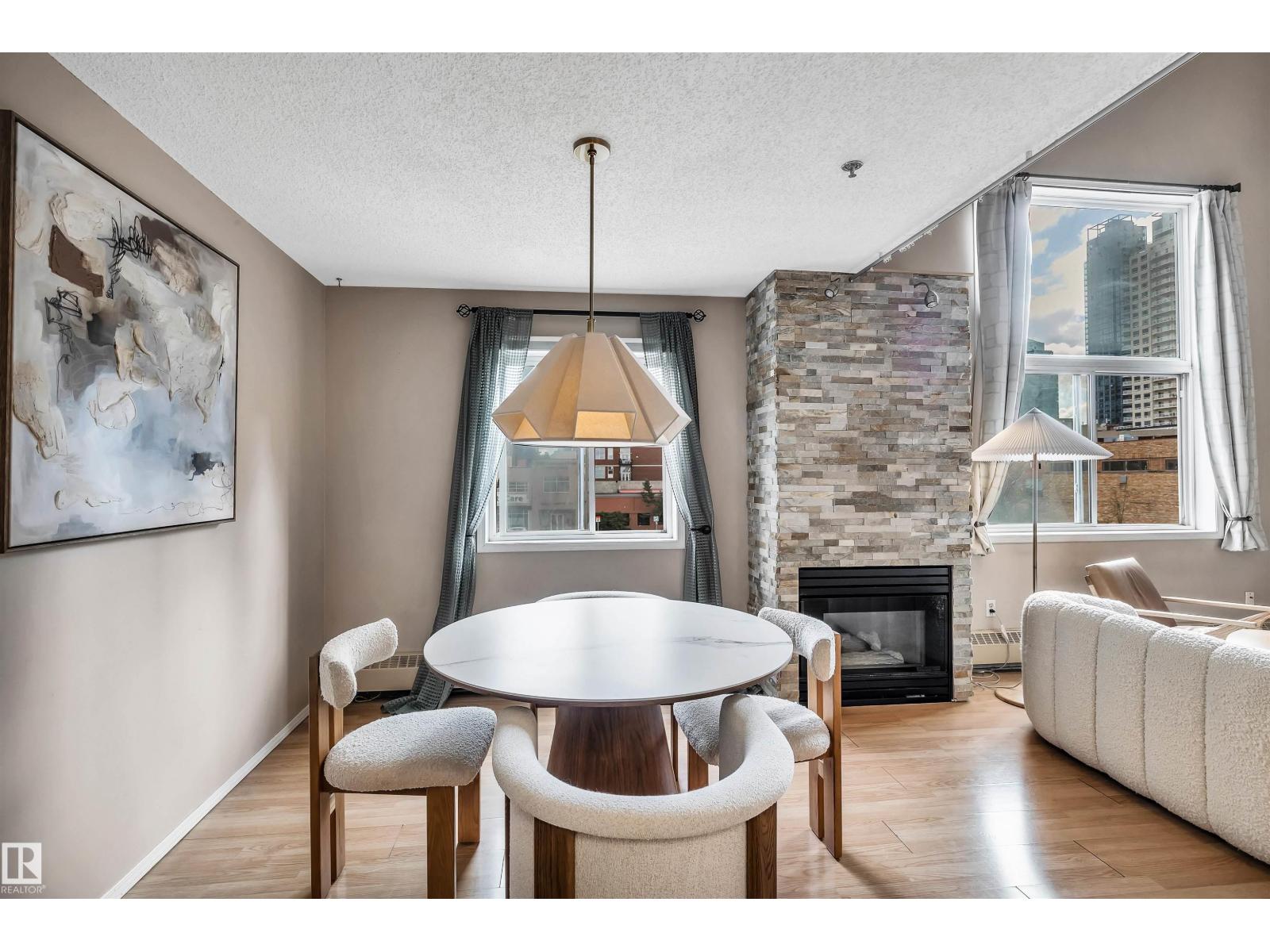 Photo 9 of 31 10331 106 St Nw, Edmonton AB