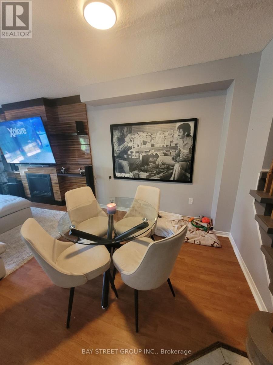 Photo 7 of 270 Yellowood Circle, Vaughan ON